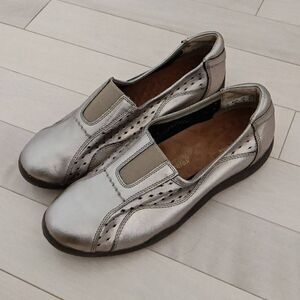 Hush Puppies Women's Relax Medium Moyen Slip on Loafer Flats Silver Size 10